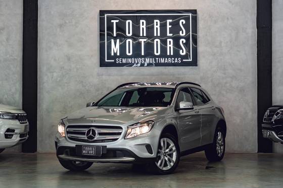 MERCEDES-BENZ GLA 200 1.6 CGI STYLE 16V TURBO FLEX 4P AUTOMÁTICO MERCEDES-BENZ GLA 200 1.6 CGI STYLE 16V TURBO FLEX 4P AUTOMÁTICO